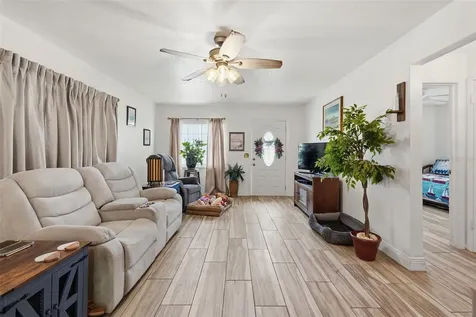 9920 Daffodil Pinellas Park FL 33782