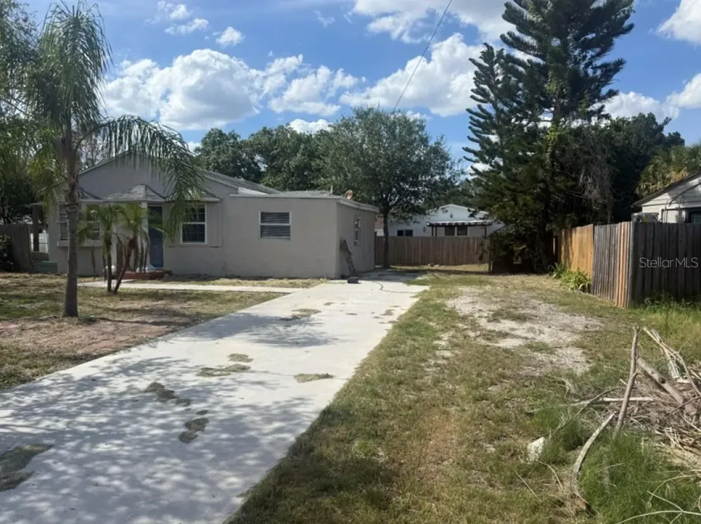 3005 W Van Buren Drive Tampa FL 33611