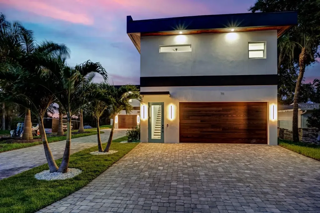 711 Tropical Drive Bradenton FL 34208