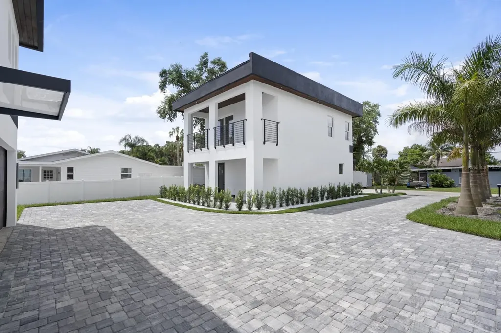 711 Tropical Drive Bradenton FL 34208