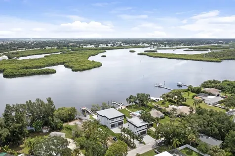 711 Tropical Drive Bradenton FL 34208