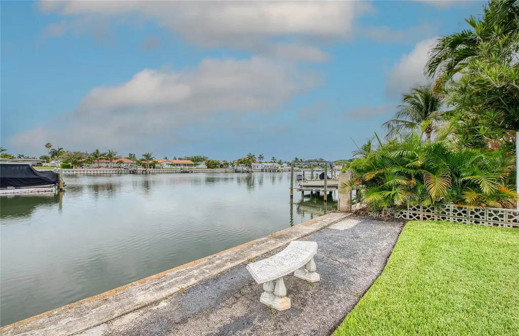 3717 S 46th Avenue S St Petersburg FL 33711