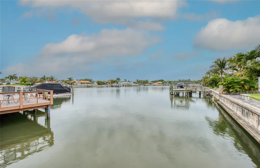 3717 S 46th Avenue S St Petersburg FL 33711