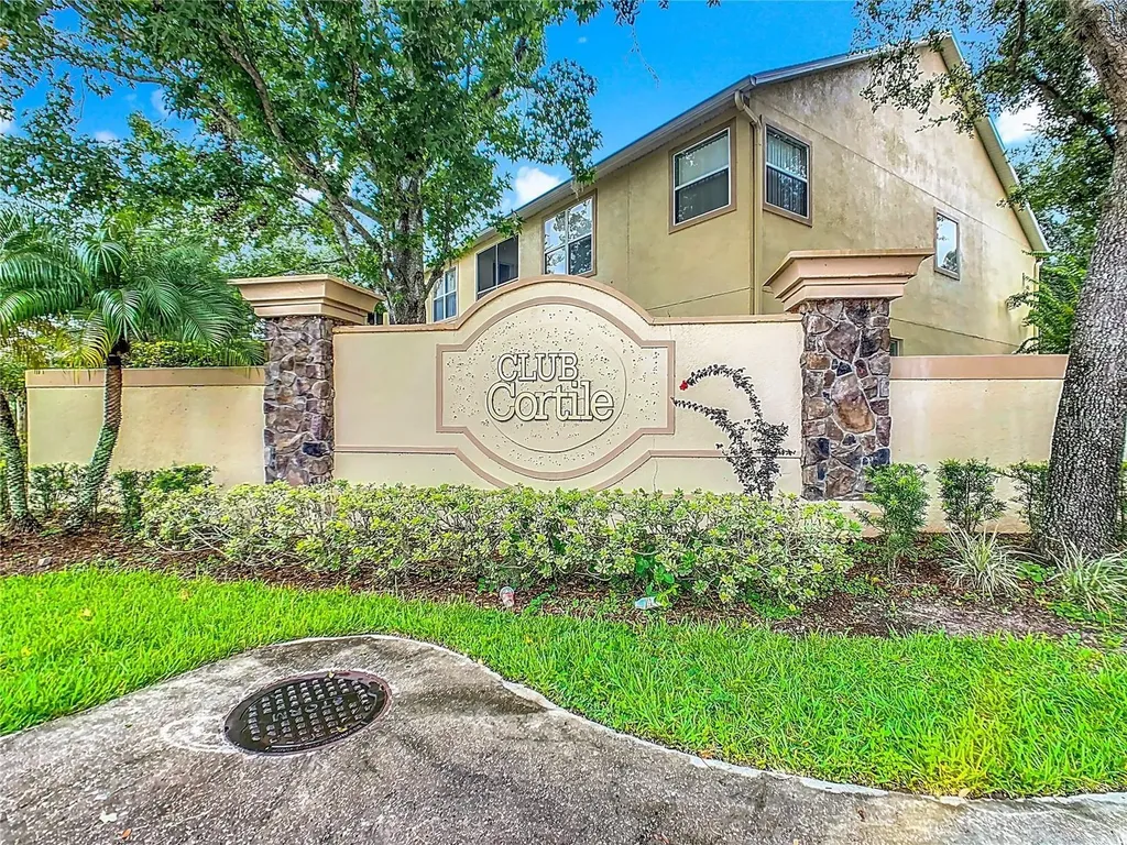 2810 Club Cortile Circle Kissimmee FL 34746