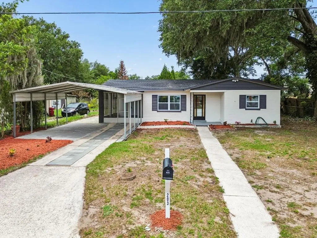 203 Pevetty Drive Plant City FL 33563
