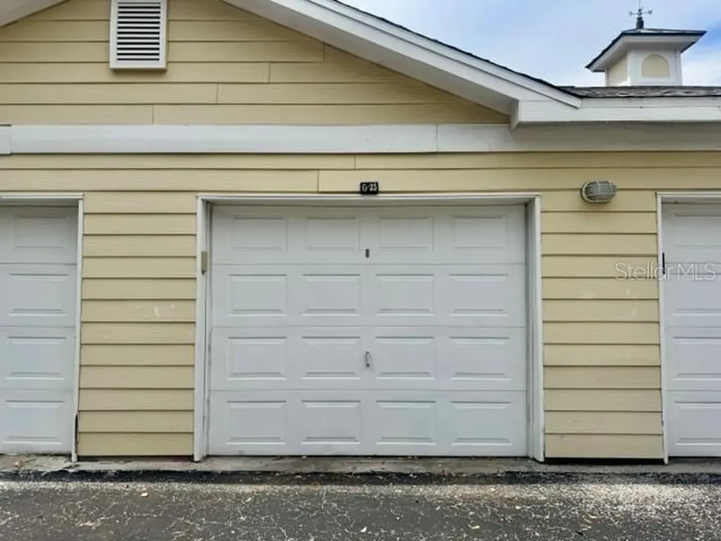 18448 Bridle Club Drive Tampa FL 33647