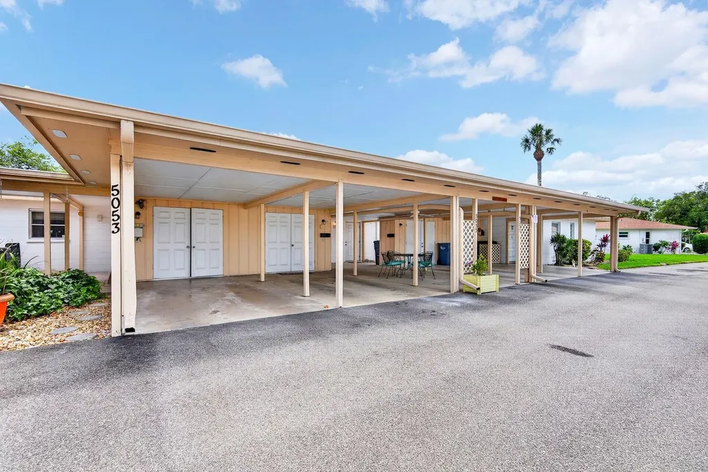 5055 Live Oak Circle Bradenton FL 34207