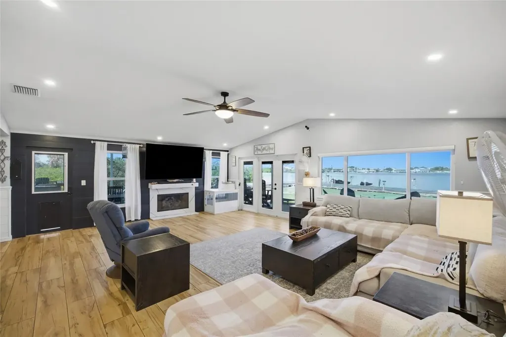 8211 Hayward Lane Port Richey FL 34668