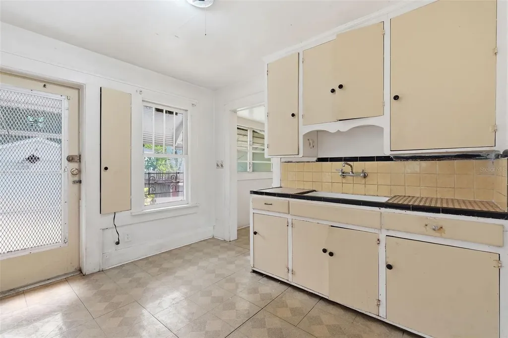 1135 Crescent Lake Drive N St Petersburg FL 33701