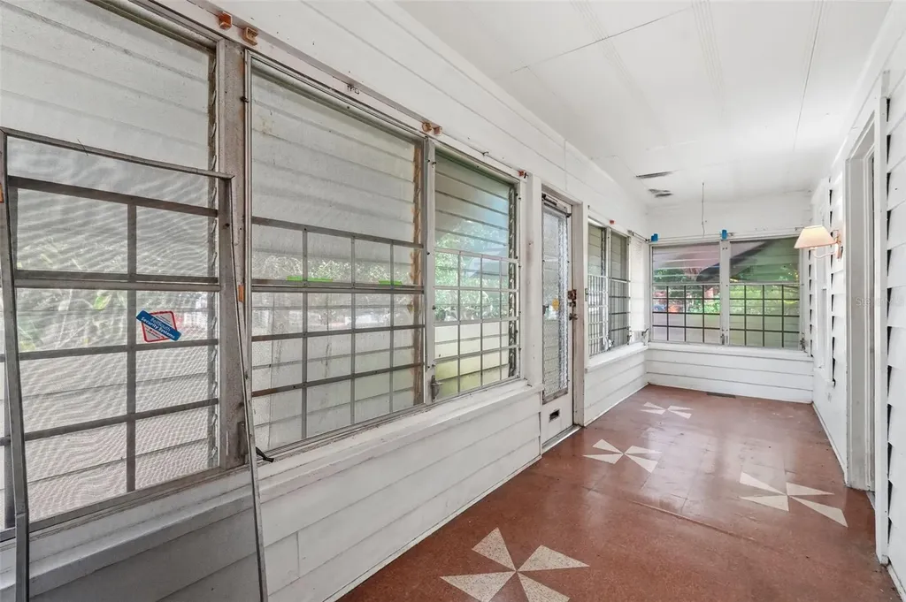 1135 Crescent Lake Drive N St Petersburg FL 33701