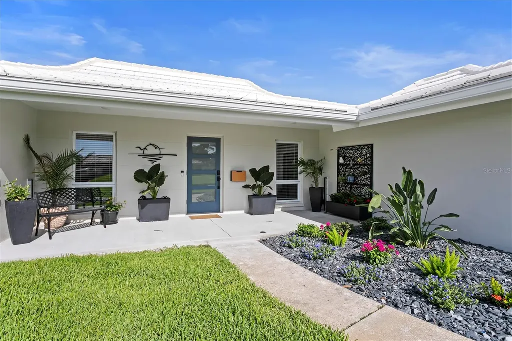 4152 13th Lane NE St Petersburg FL 33703