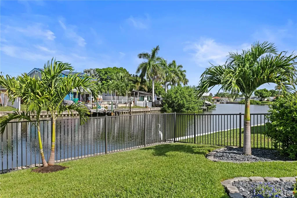 4152 13th Lane NE St Petersburg FL 33703
