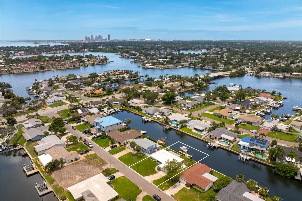 4152 13th Lane NE St Petersburg FL 33703
