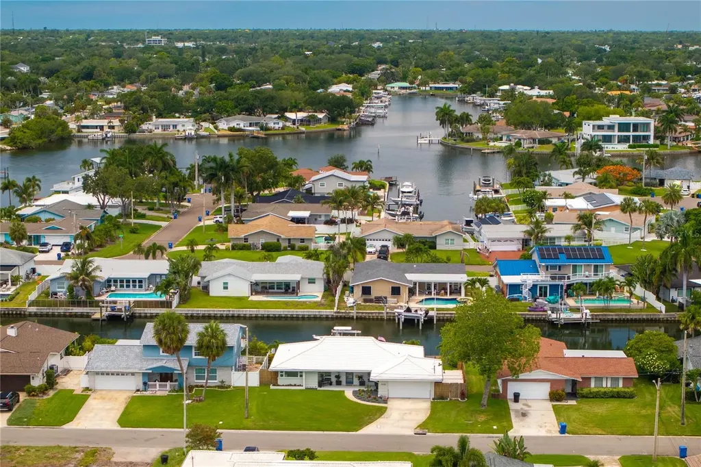 4152 13th Lane NE St Petersburg FL 33703