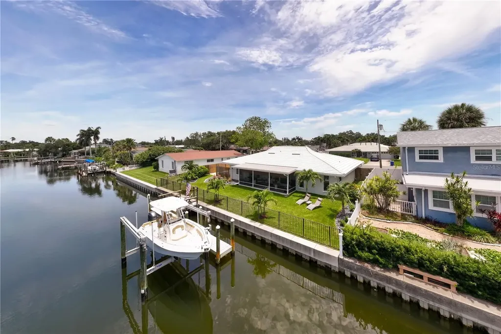 4152 13th Lane NE St Petersburg FL 33703