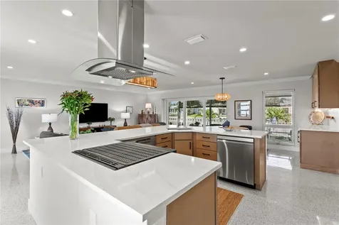 4152 13th Lane NE St Petersburg FL 33703