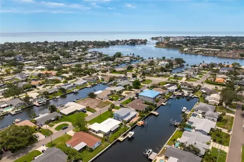 4152 13th Lane NE St Petersburg FL 33703
