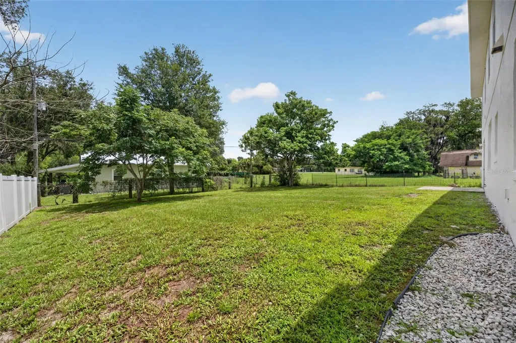 166 W 11th Street Chuluota FL 32766