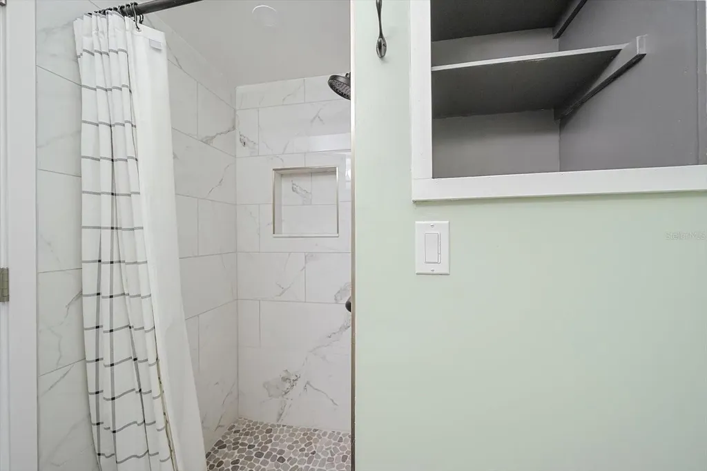 5865 Tidewood Avenue Sarasota FL 34231