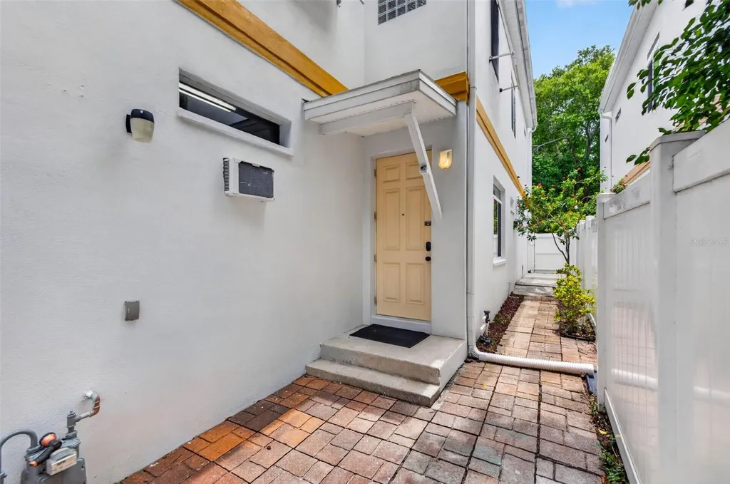 447 13th Avenue N St Petersburg FL 33701
