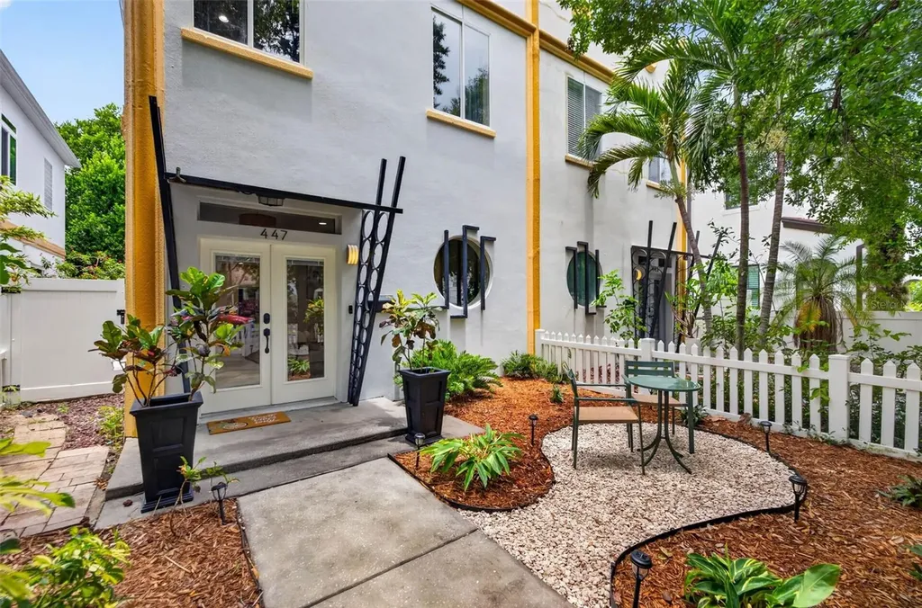 447 13th Avenue N St Petersburg FL 33701