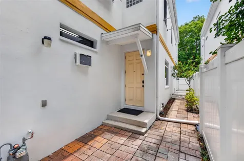 447 13th Avenue N St Petersburg FL 33701