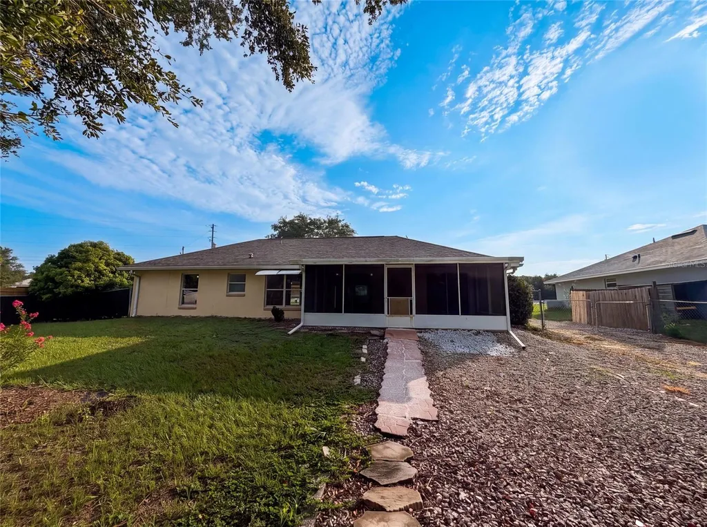 314 Dupont Circle Howey In The Hills FL 34737
