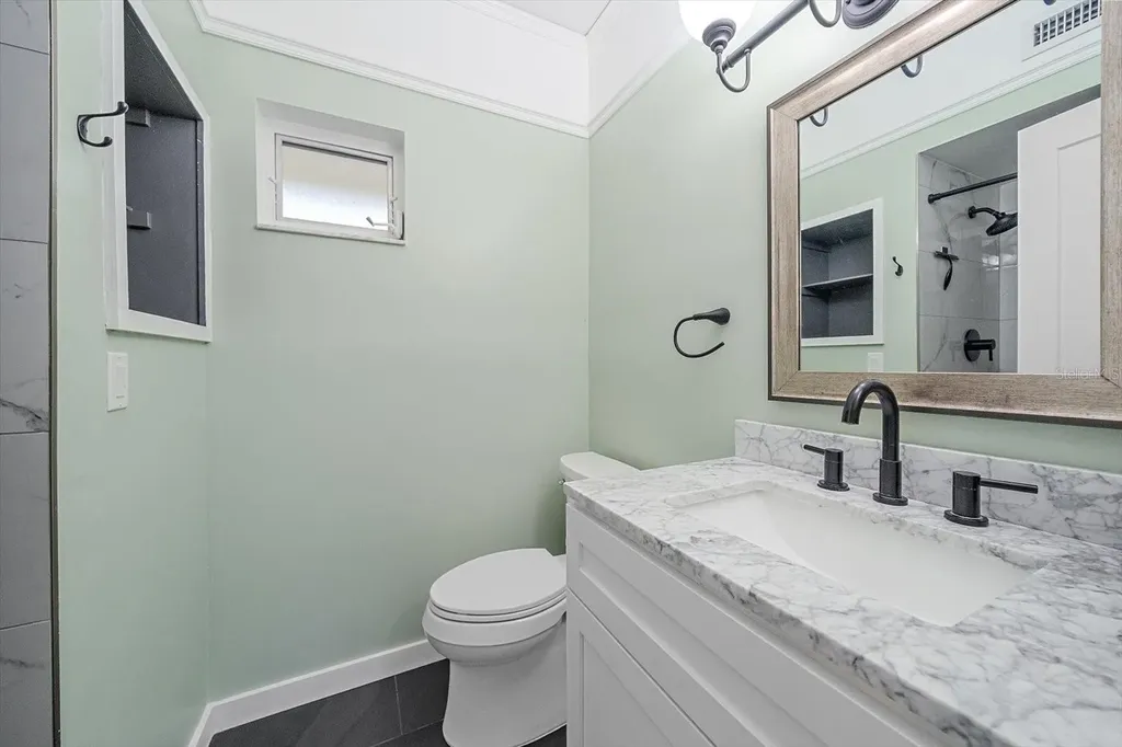 5865 Tidewood Avenue Sarasota FL 34231
