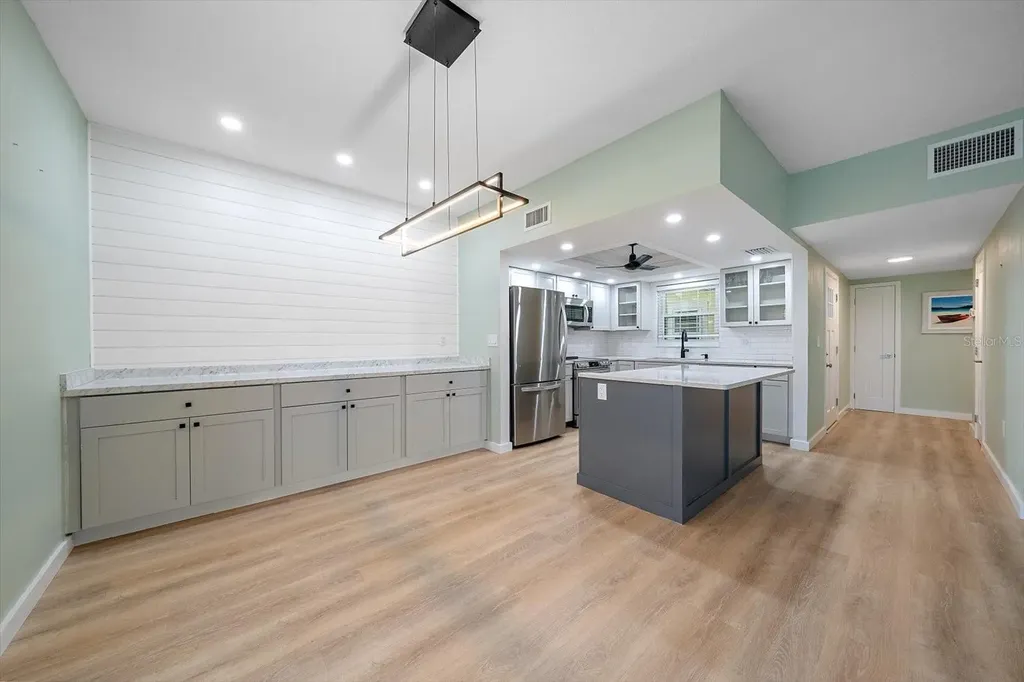 5865 Tidewood Avenue Sarasota FL 34231