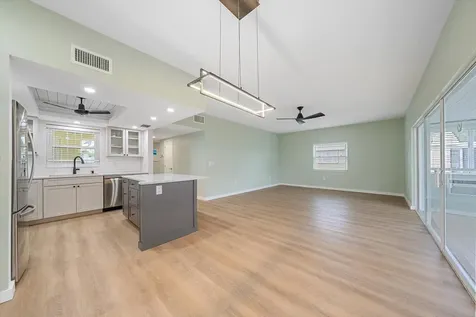5865 Tidewood Avenue Sarasota FL 34231