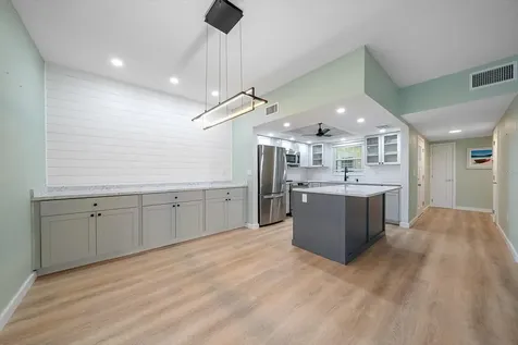 5865 Tidewood Avenue Sarasota FL 34231