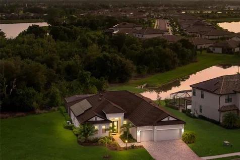 17528 Polo Trail Lakewood Ranch FL 34211