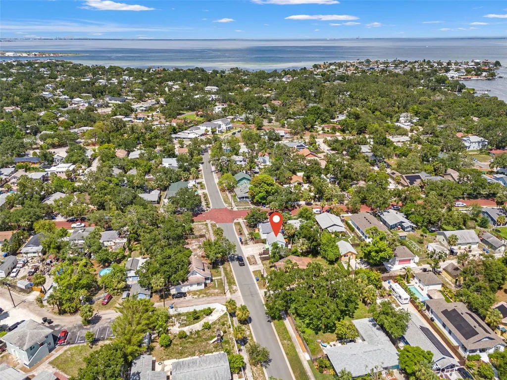 2501 1/2 Oakdale Street S St Petersburg FL 33705