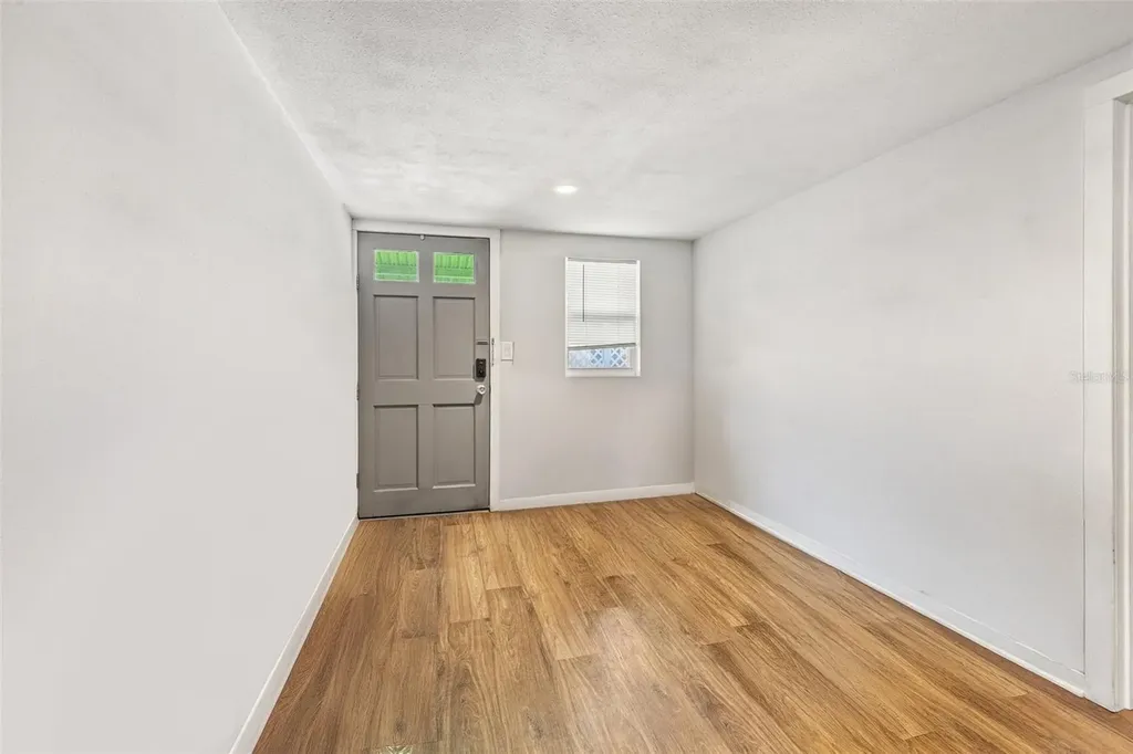 2501 1/2 Oakdale Street S St Petersburg FL 33705