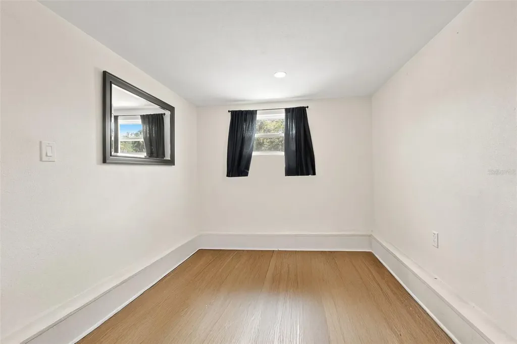 2501 1/2 Oakdale Street S St Petersburg FL 33705