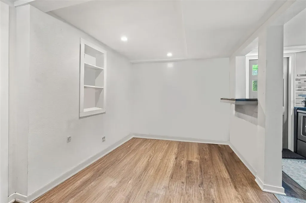 2501 1/2 Oakdale Street S St Petersburg FL 33705