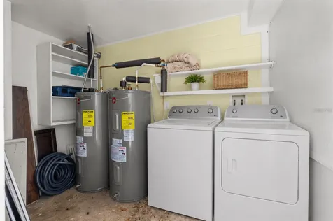 2501 1/2 Oakdale Street S St Petersburg FL 33705