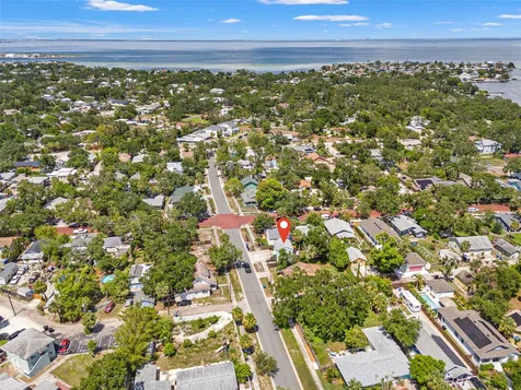 2501 1/2 Oakdale Street S St Petersburg FL 33705