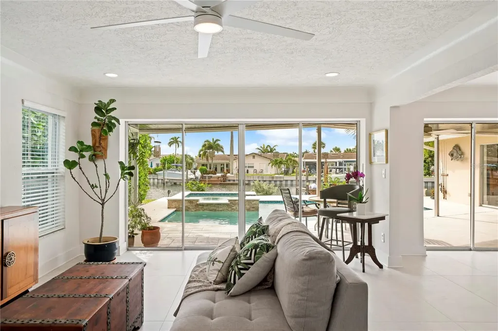 1924 Michigan Avenue NE St Petersburg FL 33703