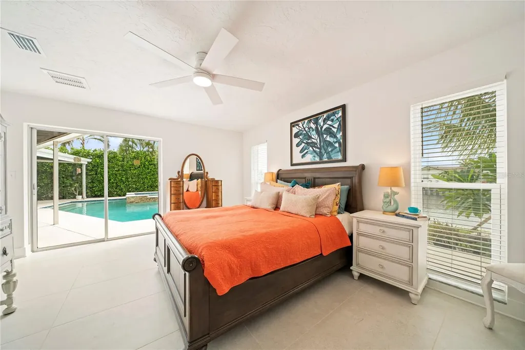 1924 Michigan Avenue NE St Petersburg FL 33703