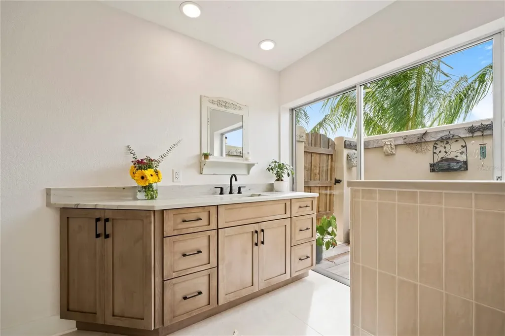 1924 Michigan Avenue NE St Petersburg FL 33703