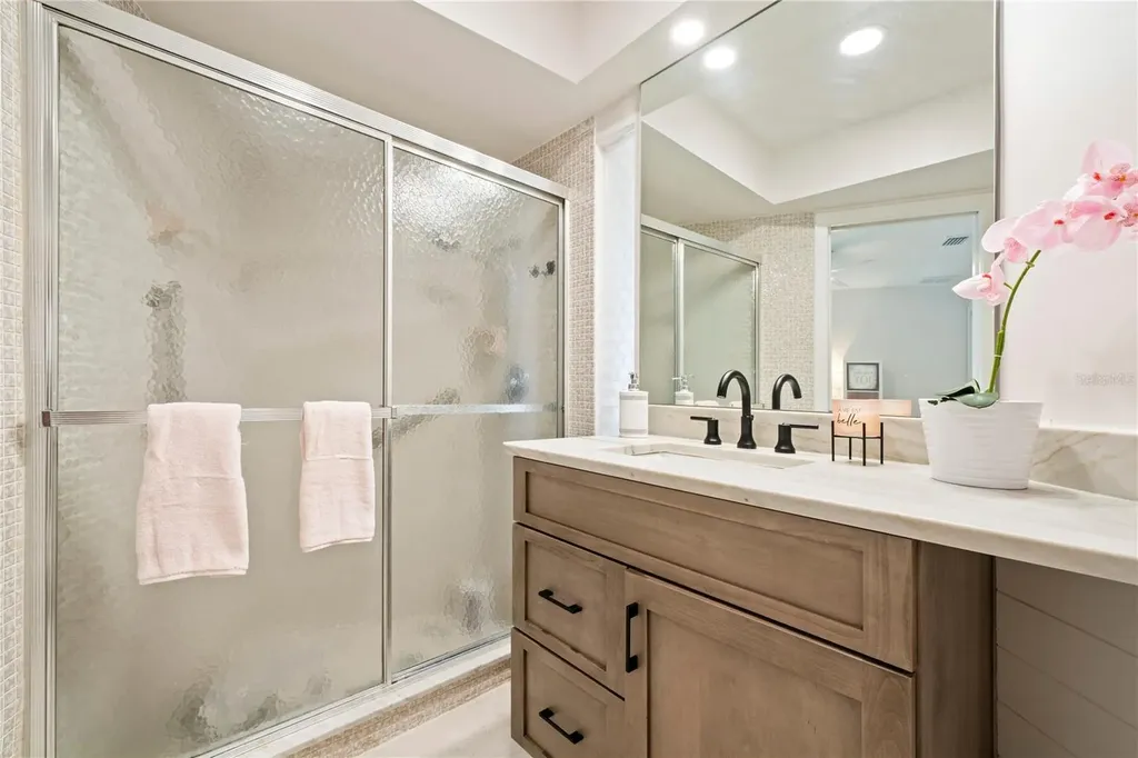 1924 Michigan Avenue NE St Petersburg FL 33703