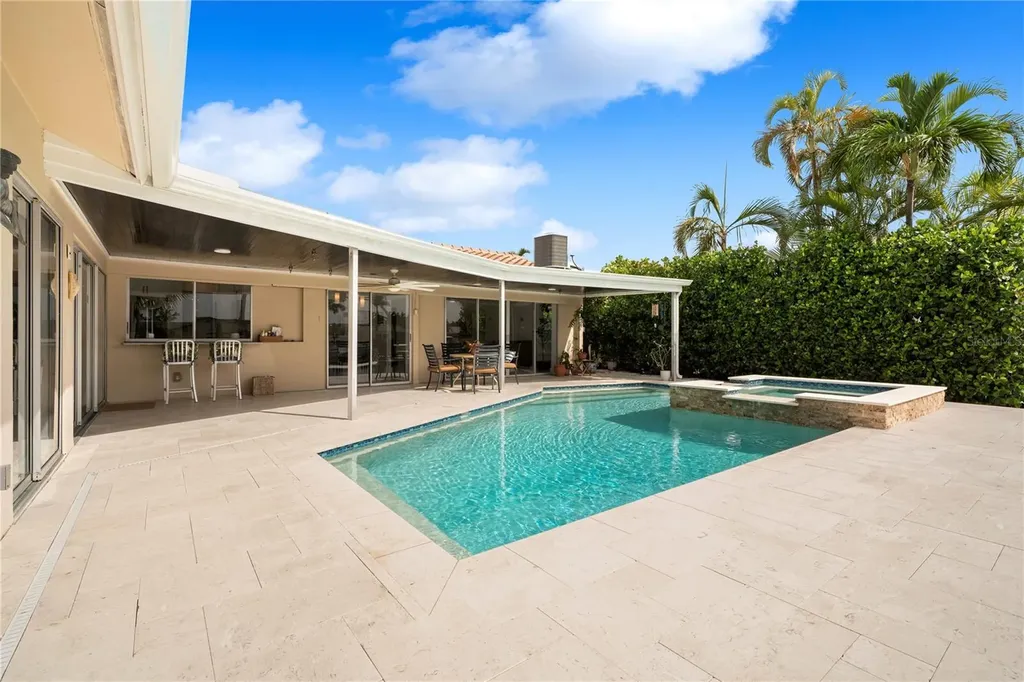 1924 Michigan Avenue NE St Petersburg FL 33703