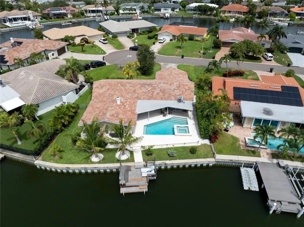 1924 Michigan Avenue NE St Petersburg FL 33703