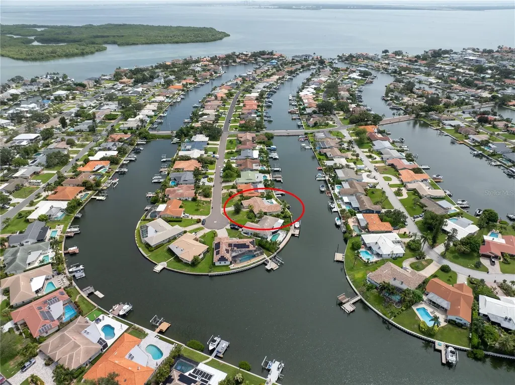 1924 Michigan Avenue NE St Petersburg FL 33703