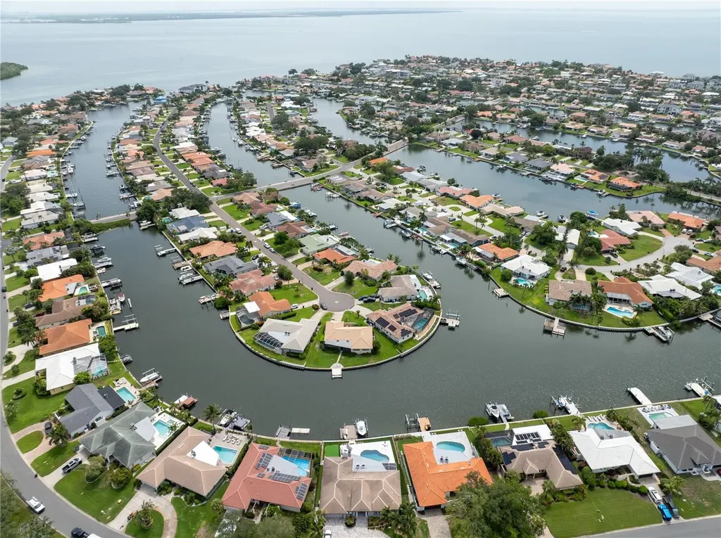 1924 Michigan Avenue NE St Petersburg FL 33703