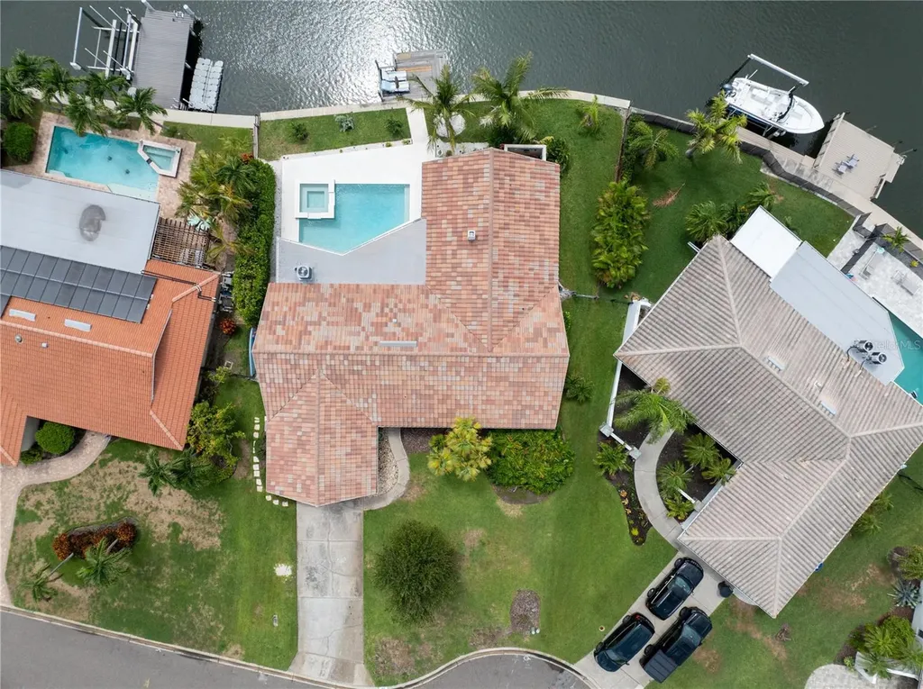 1924 Michigan Avenue NE St Petersburg FL 33703
