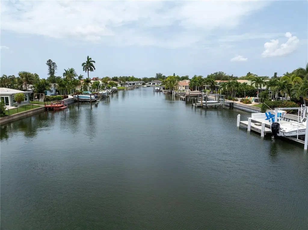 1924 Michigan Avenue NE St Petersburg FL 33703