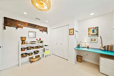 1924 Michigan Avenue NE St Petersburg FL 33703