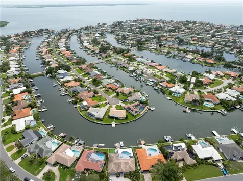 1924 Michigan Avenue NE St Petersburg FL 33703